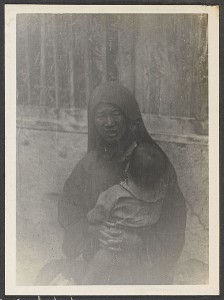 Salar wife and baby from Xunhua. Rev. Claude L. Pickens Jr. 3 December 2013.