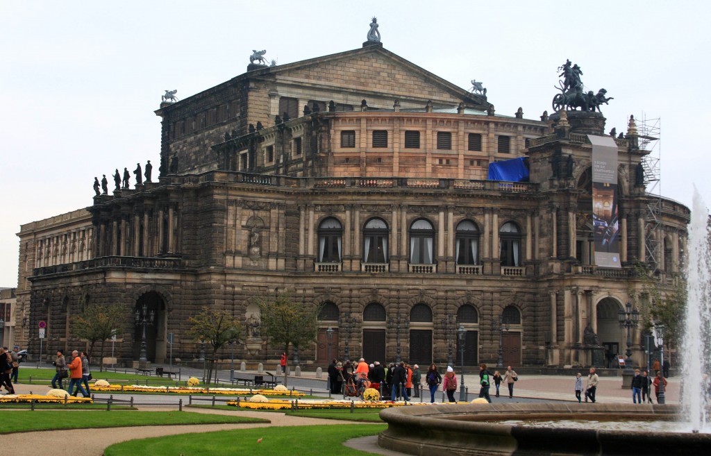 Semper Oper,the Dresden Opera Houseby Frank Kovalchek, used under 
