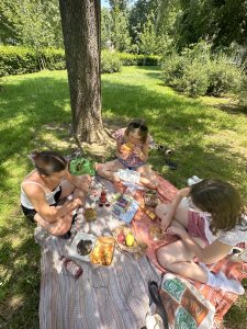 Astrid and friends enjoying a picnic and painting