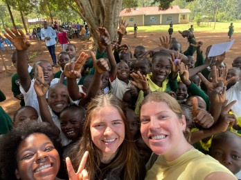 Selfie of Caroline Gross with students in Kenya