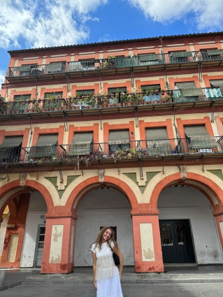Payton Gallowitch in front of Plaza de la Corredera